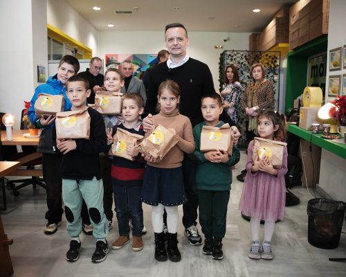 Δήμος Αθηναίων: Δωρεάν ηλεκτρικό ρεύμα για 22 χρόνια σε μονογονεϊκή οικογένεια μέσω του ΓΑΕΦ